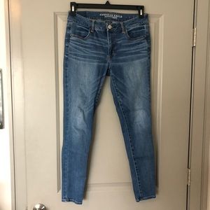 Medium wash Skinny Blue Jeans / Jeggings
